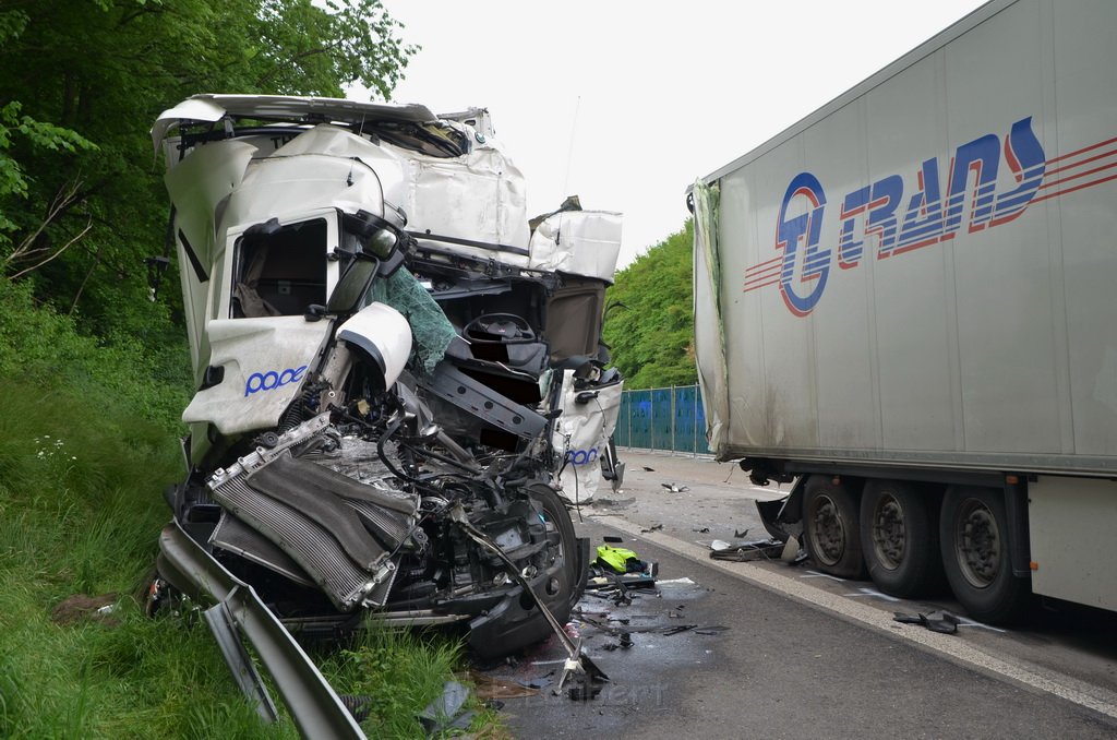 Wieder schwerer VU A 1 Rich Saarbruecken vorm AK Leverkusen P2083.JPG - Miklos Laubert